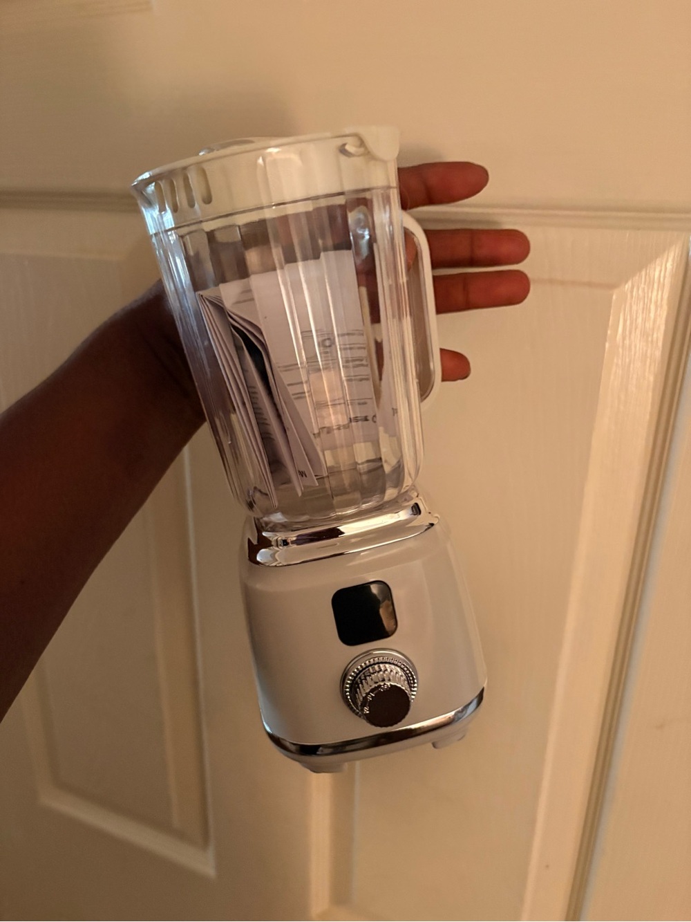 White Countertop Electric Blender with Clear Pitcher